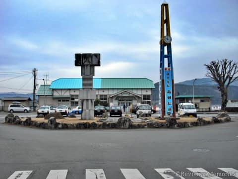 高田駅前モニュメント（1/1）(2010年4月1日)