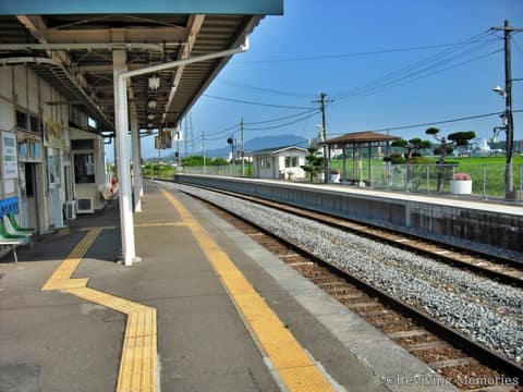 陸前高田駅ホーム全景（1/1）(2010年8月7日)